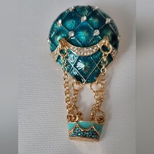 Beautiful Goldtone Hot Air Balloon Brooch